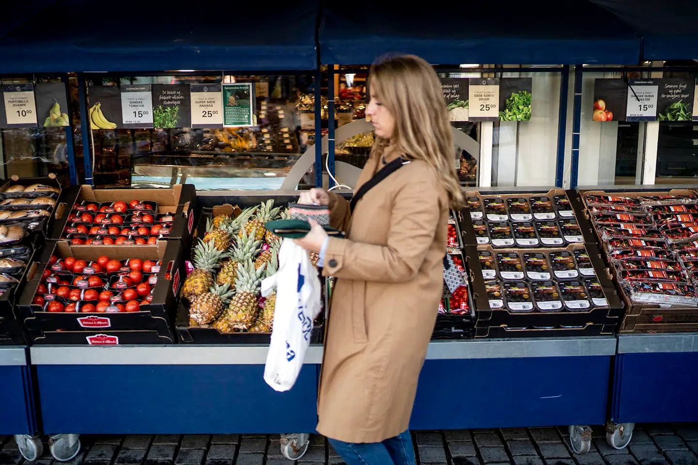 Flere og flere danskere i – især i de store byer – køber deres dagligvarer på nettet og får dem leveret til døren. Arkivfoto: Asger Ladefoged