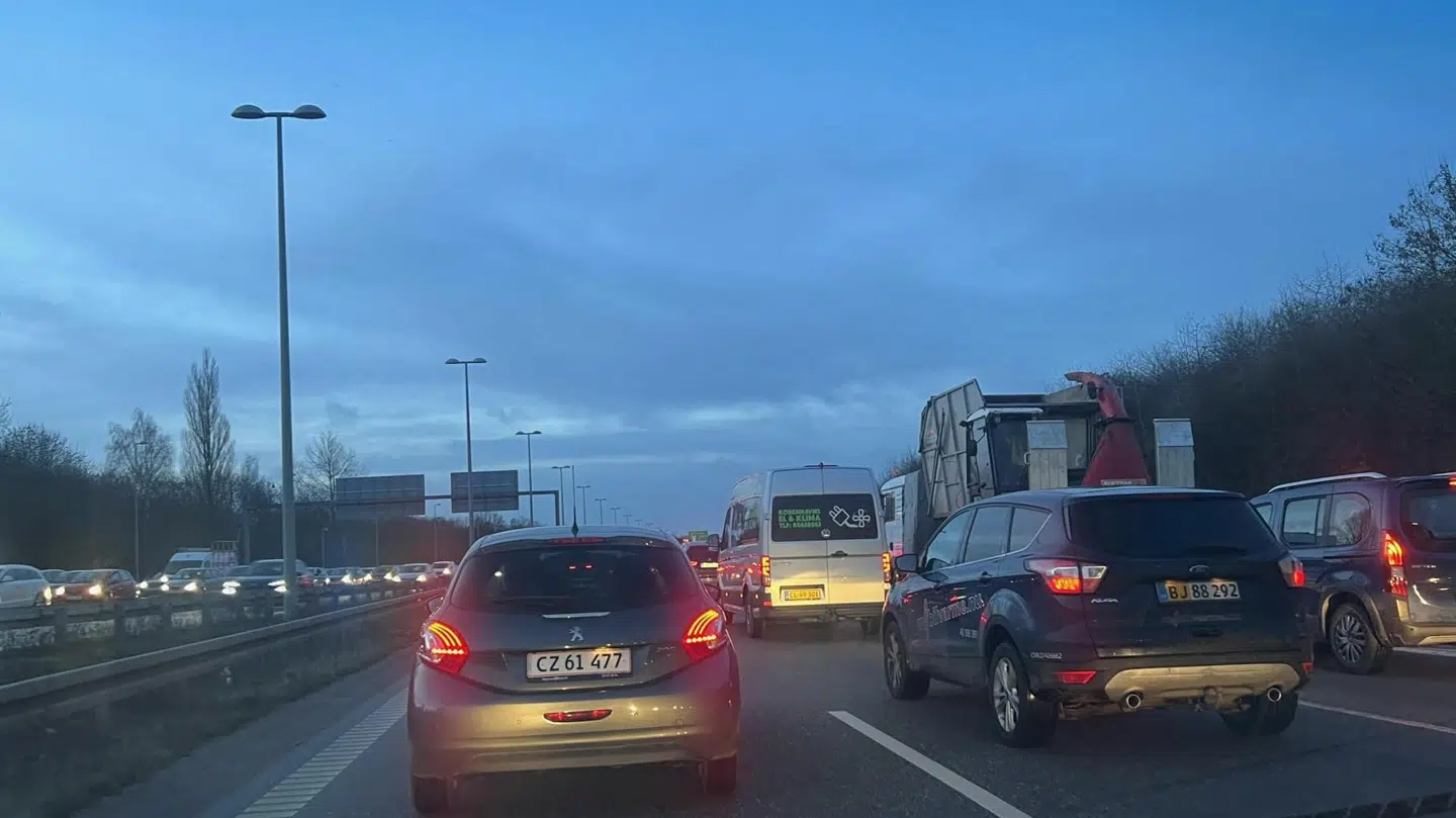 Der er voldsom kø på Motorring 3 onsdag morgen.