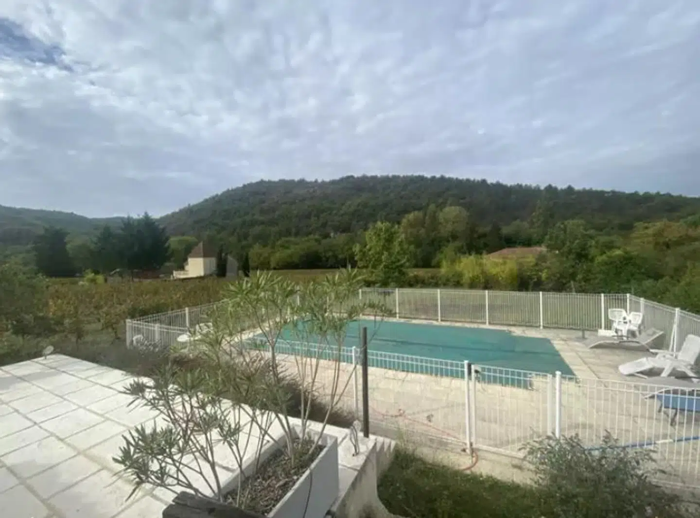 Villaens hus og have skal friskes op, inden det er klar til overdragelse.