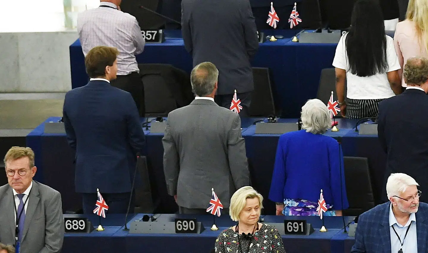Nigel Farage, leder af det britiske Brexit Party, vender ryggen til musikerne, der spiller EU-hymnen ved åbningsceremonien i EU-Parlamentet i Strasbourg tirsdag.