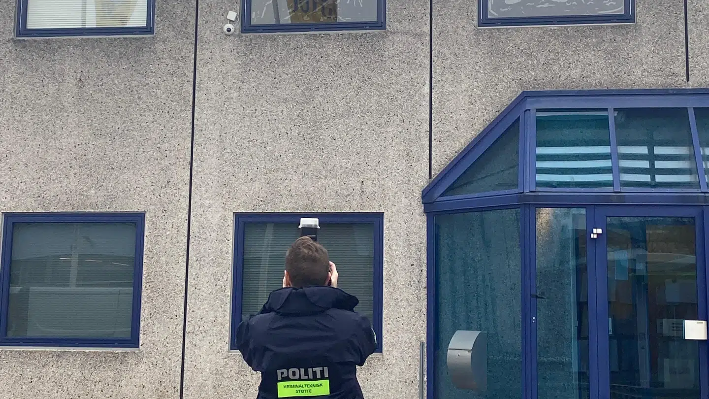 Politiet ransager ved denne bygning på Columbusvej i Søborg.