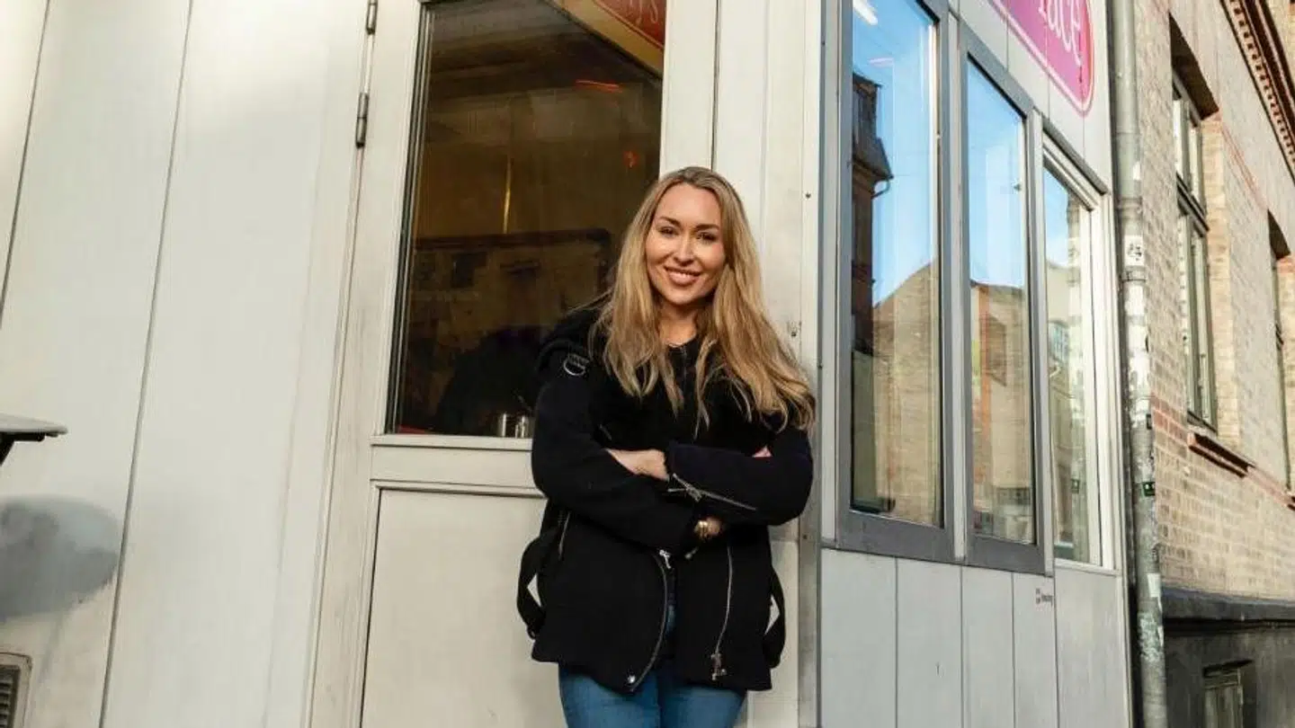 Nele Vest har overtaget den legendariske pølsevogn Harry's Place sammen med sin mand og et vennepar.