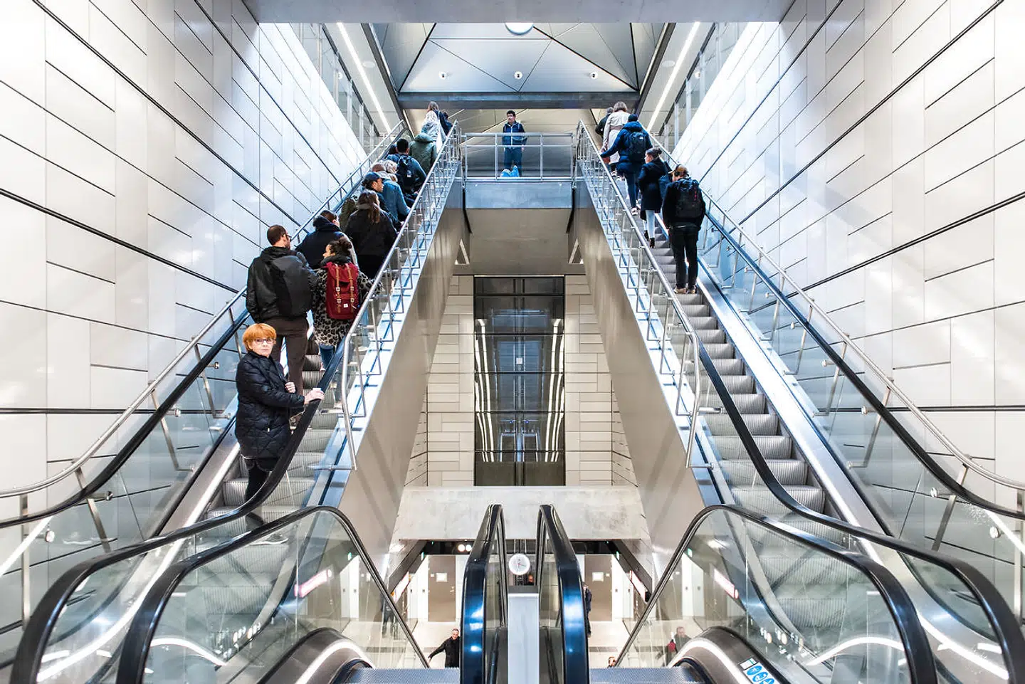 I sidste uge strømmede rekordmange passagerer gennem metrostationen på Poul Henningsens Plads og de andre metrostationer i København.