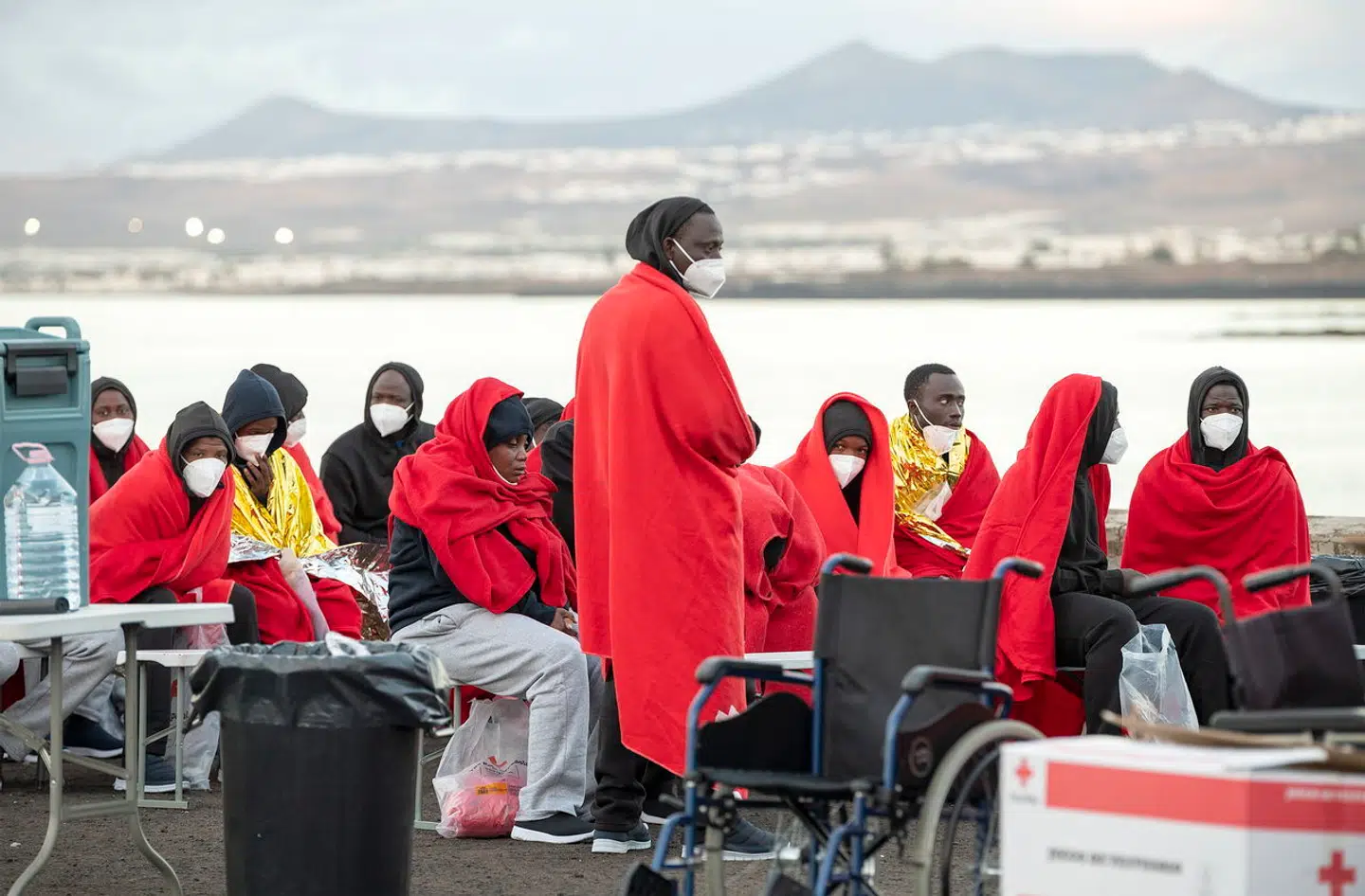 I 2022 begyndte antallet af migranter, der kommer til Europa uden visa, atter at stige. Her er det afrikanske migranter, som er blevet reddet op af vandet ud for de canariske øer.