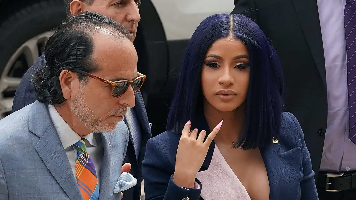 Cardi B. på vej til retten i Queens 25. juni. Her nægtede hun sig skyldig i anklagerne.