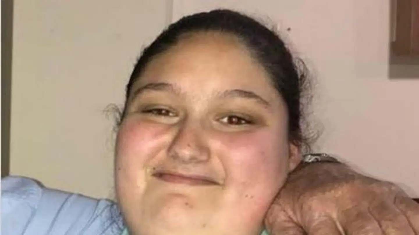 16-årige Kayela Titford døde i sit hjem i 2020 i et værelse med maddiker, flasker med urin og en lugt af råddenskab. Foto:Heddlu Dyfed-Powys Police