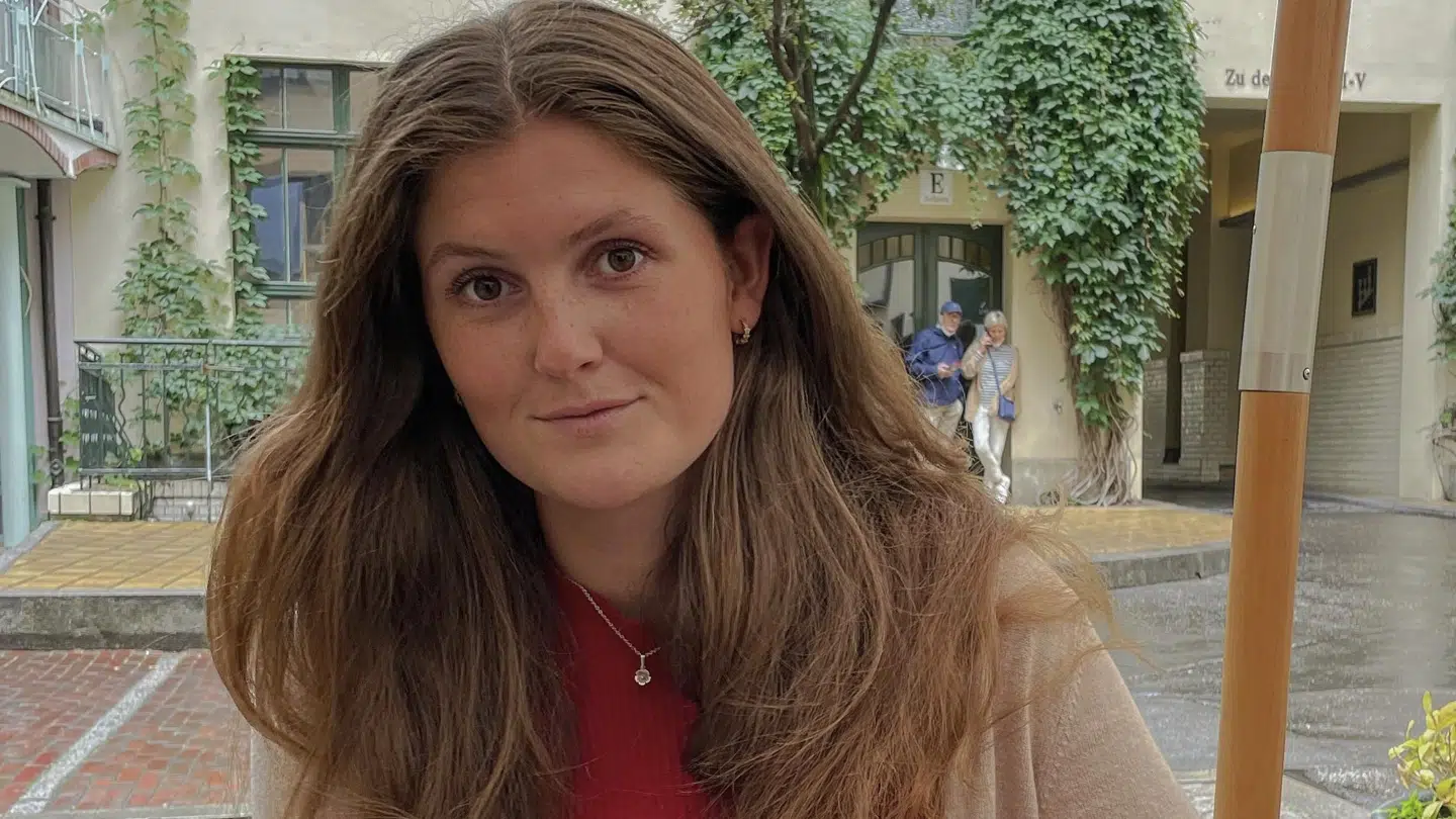 24-årige Emilla Møller-Petersen vågnede dagen efter og kunne intet huske fra sin aften i byen.