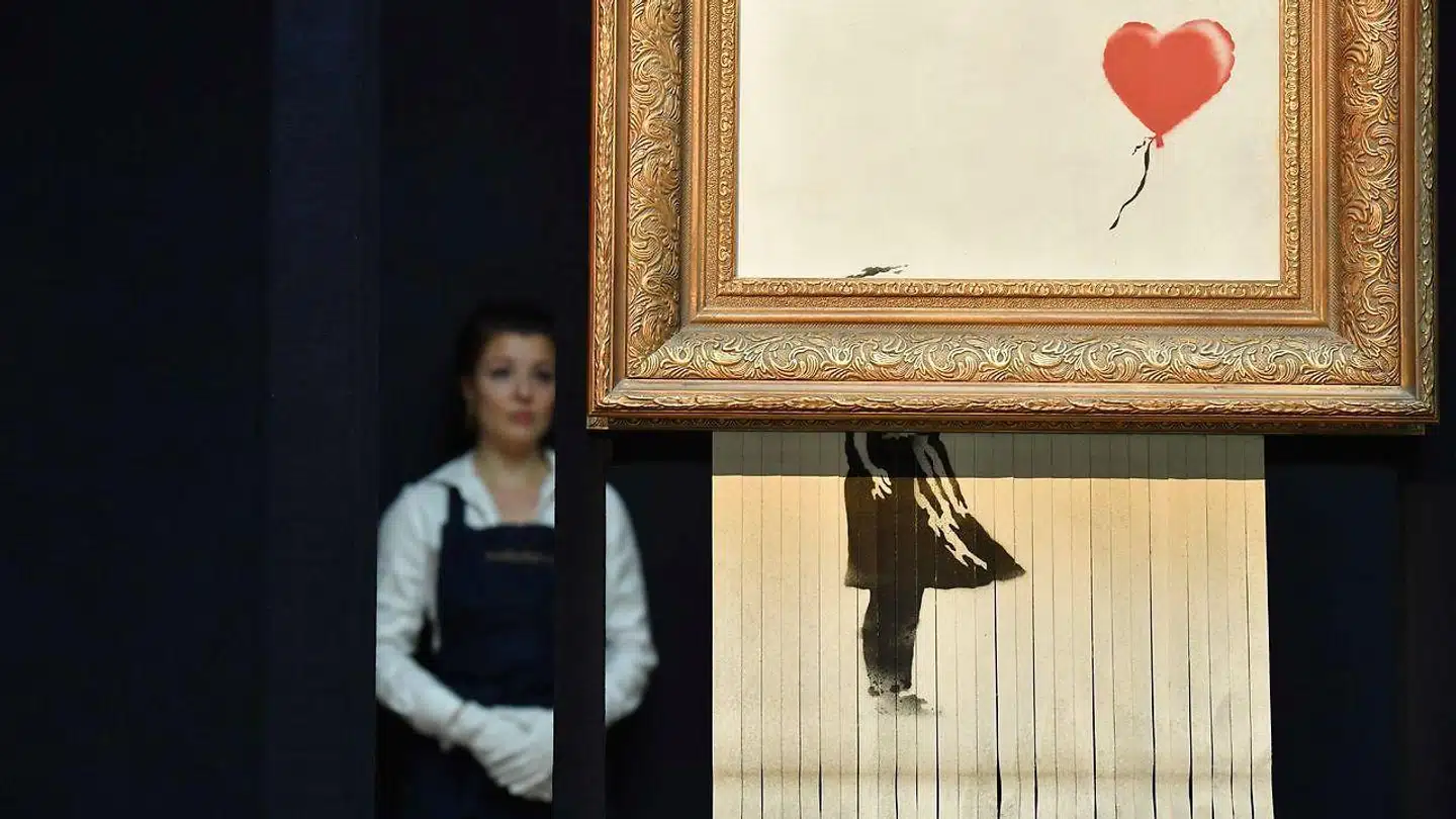 Det vakte opsigt, da værket »Girl with Baloon« af den anonyme britiske kunstner Bansky sidste år makulerede sig selv under en auktion på auktionshuset Sotheby's.