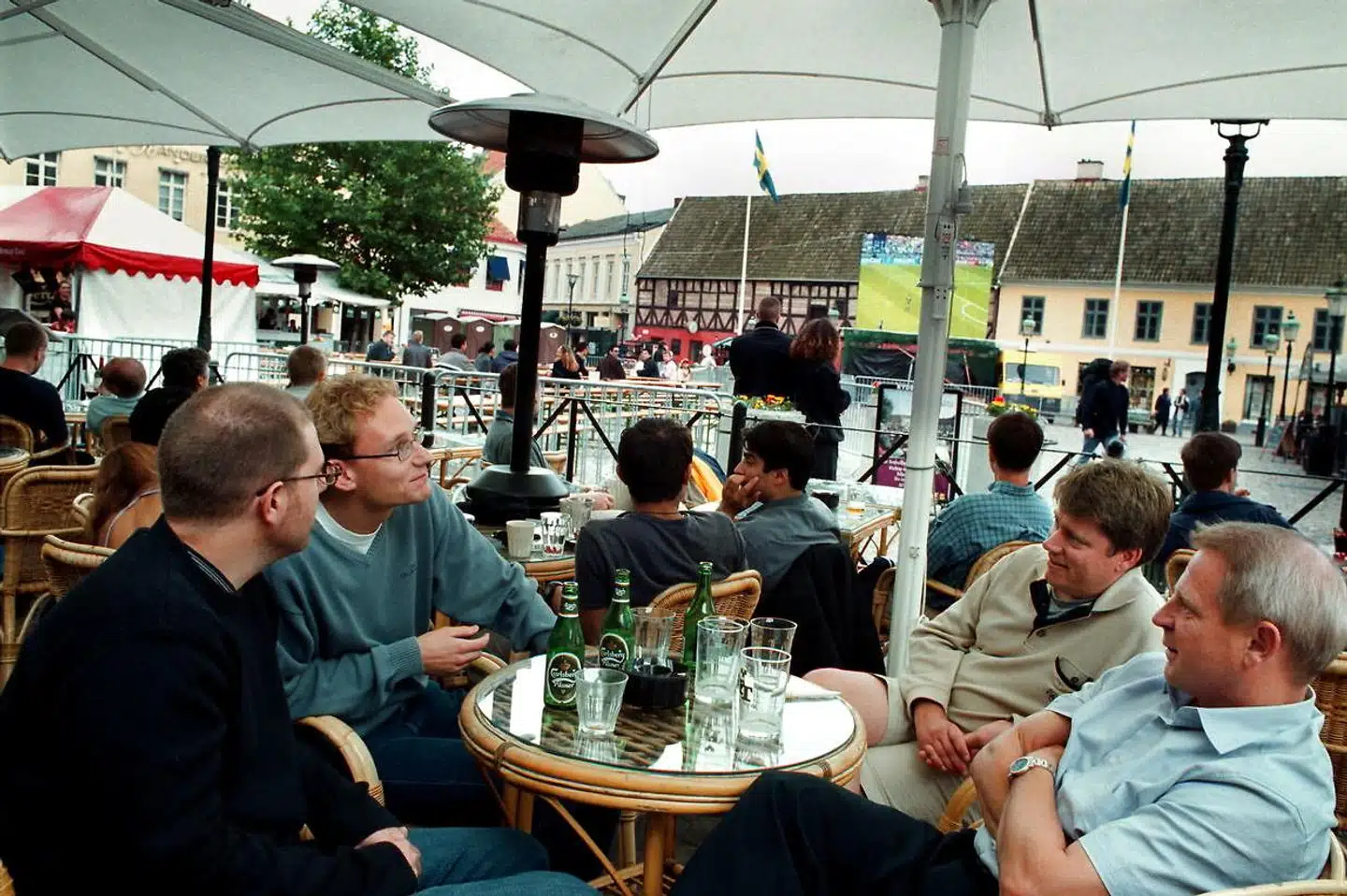Fortovscafé på Lille Torg i Malmø. Her må man ikke længere ryge, efter at der er indført forbud i Sverige mod at ryge på udendørs serveringssteder.