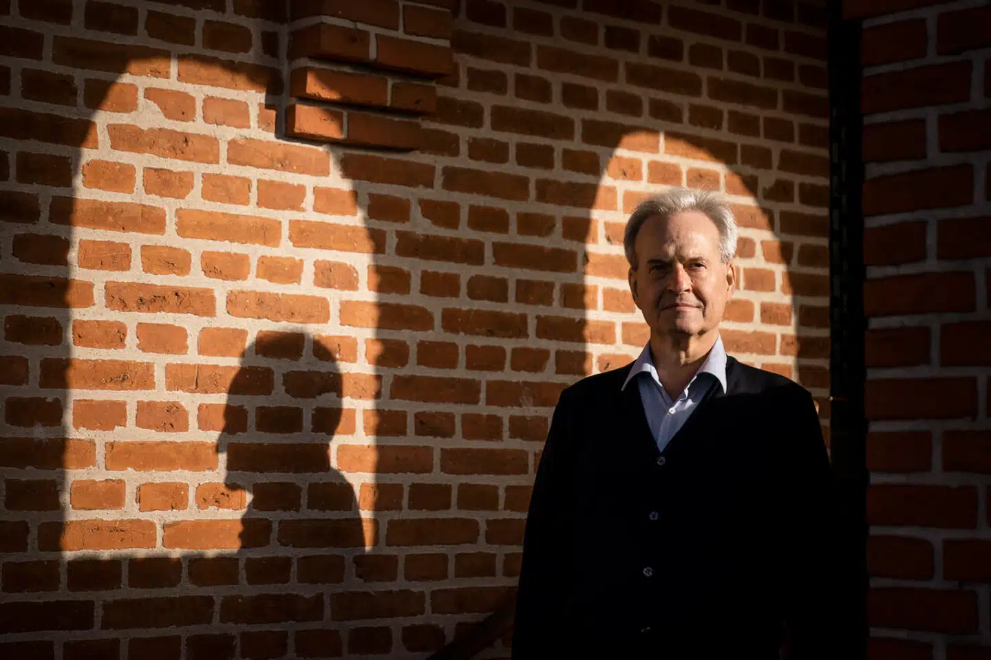 Det er ikke hver dag, at en af kirkens egne retter så hård kritik imod den institution, han selv tilhører. Men John-Erik Stig Hansen har fået nok. Han er den katolske biskops rådgiver i sager vedrørende seksuelt misbrug, og nu retter han efter Berlingskes afsløringer en hård kritik imod den katolske kirke.