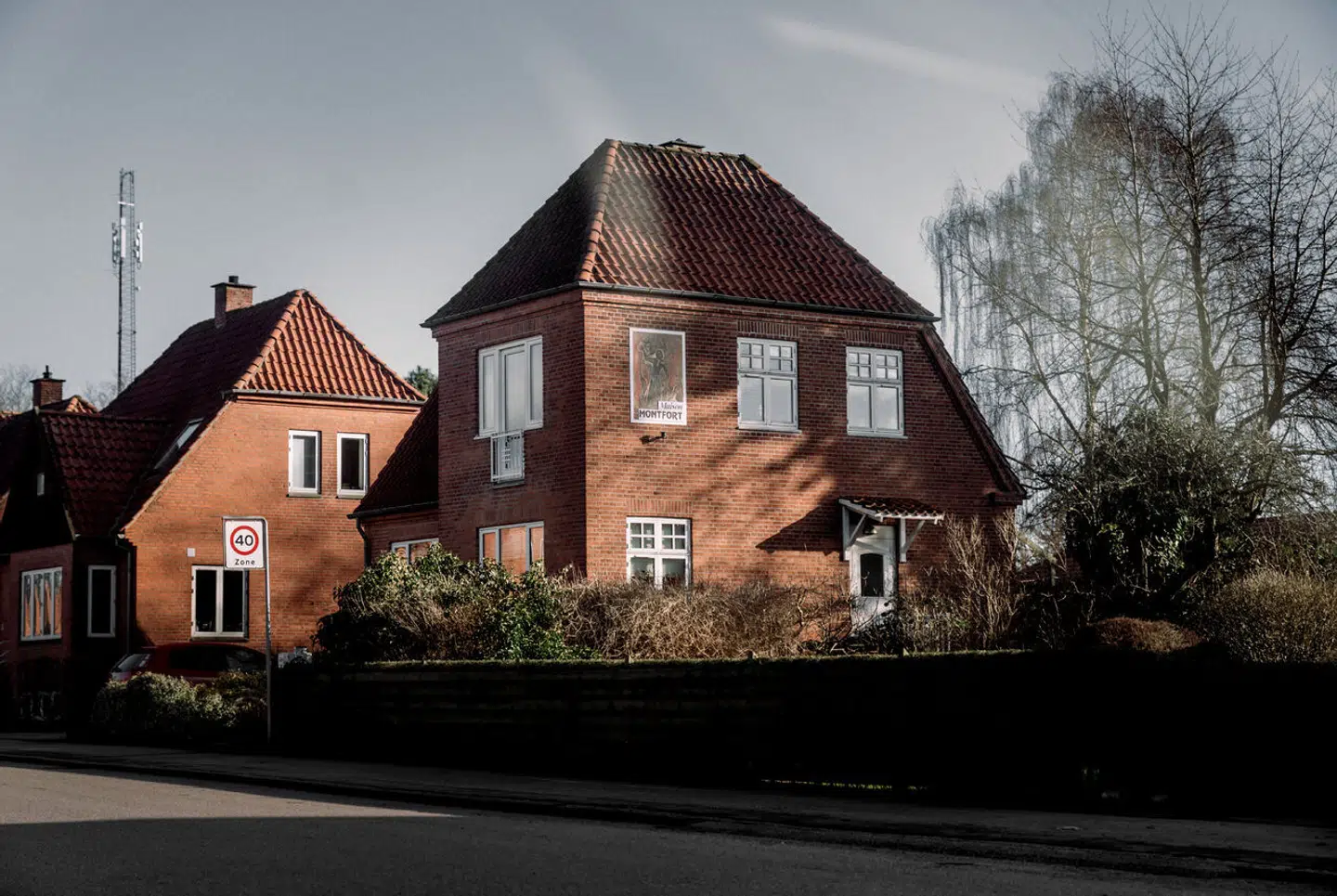 På Lærkevej 2 i Sorø holder Stephen Holm og den katolske orden Montfort til. Her holder han messe i husets tilhørende kapel. Det er ikke et offentligt kapel, men messerne er åbne for dem, der gerne vil deltage.