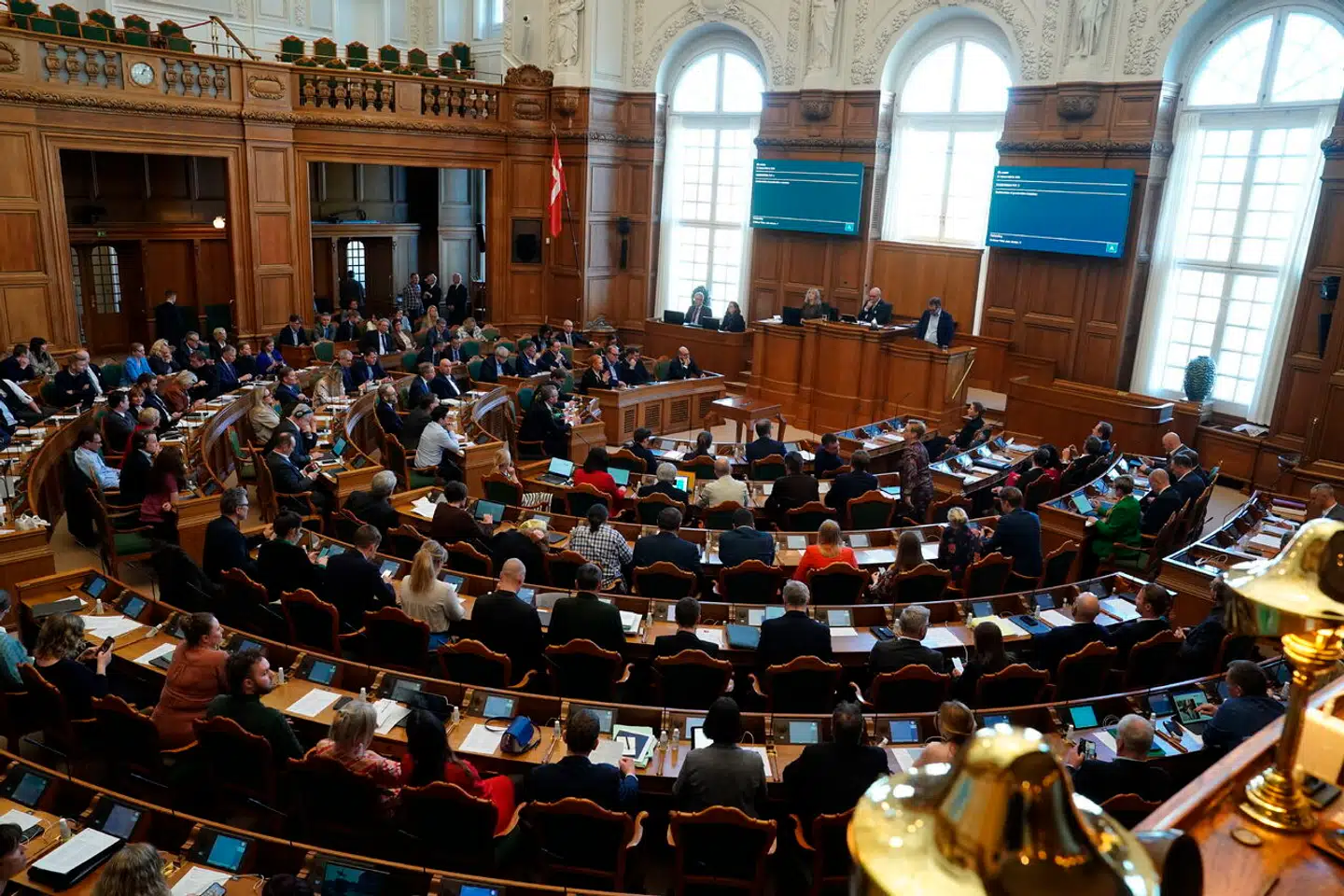 Tredje behandling af afskaffelse af store bededag i Folketinget.