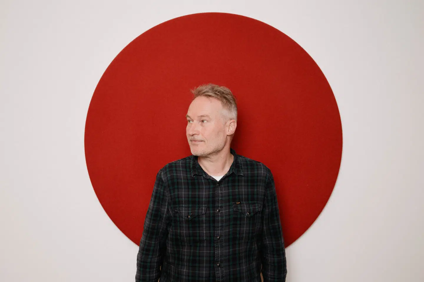 Lektor i medievidenskab Jesper Tække anerkender, at digitale instrumenter kan være en kilde til »forstyrrelse« i undervisningen. Det er dog mere skadeligt for børnene, hvis vi tager mobilerne fra dem, mener han.