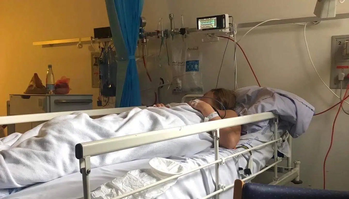 Thilde Heerup på hospitalet, dagen efter hun fik stoffer i sin drink.