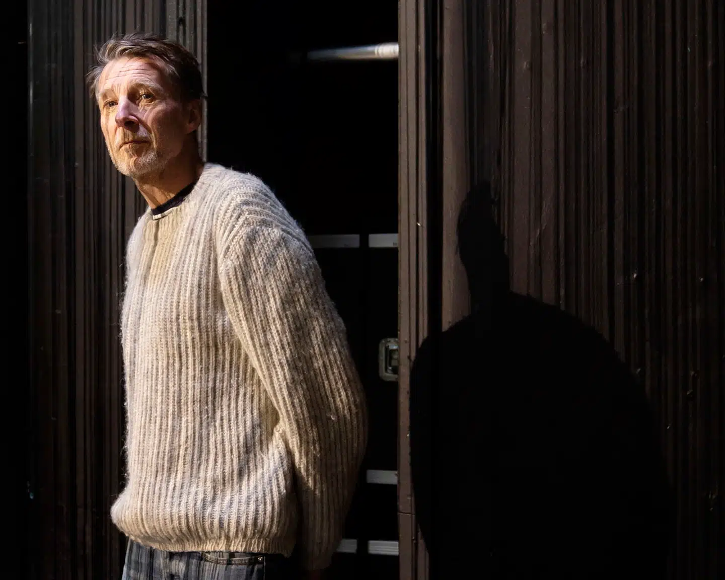 Det vakte opsigt, da Jon Stephensen i 2022 blev fyret som direktør for teatret Aveny-T på Frederiksberg. Nu er sagen ved at udvikle sig til en politisk hovedpine for Moderaterne.