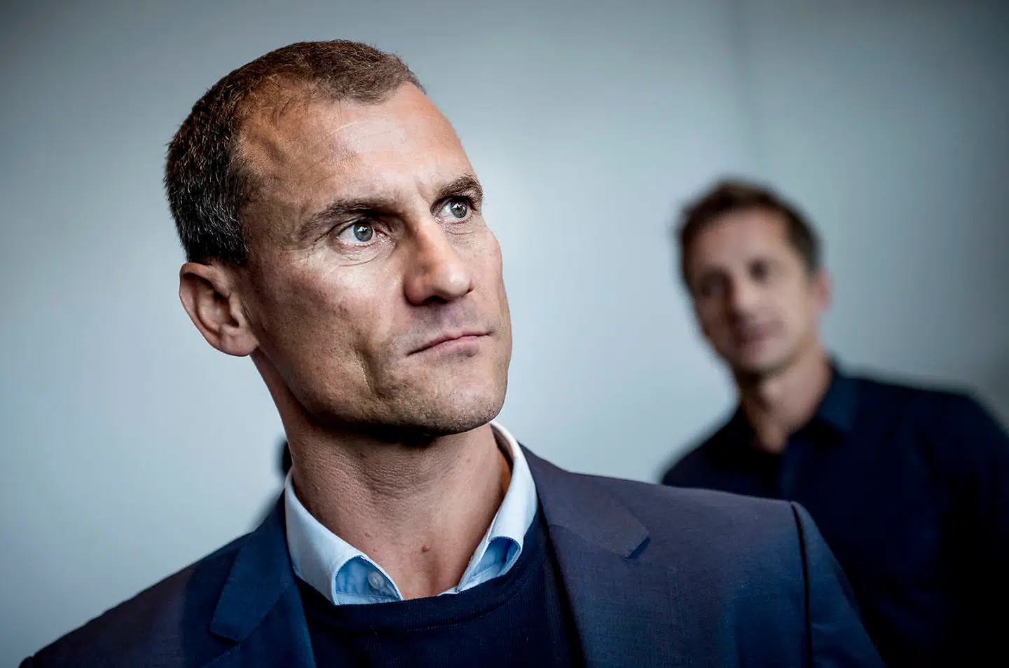 Ebbe Sand forlader nu helt Brøndby IF. Brøndby ansætter Carsten V. Jensen som fodbolddirektør. Sportsdirektør Ebbe Sand stopper helt, og Ole Palmå afløser Jesper Jørgensen som adm. direktør, oplyser klubben.