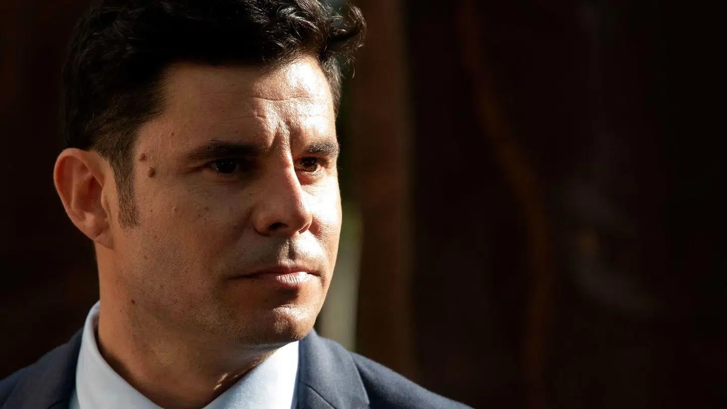 Som 43-årig har Javier Sanchez Santos fået rettens ord på, at han er søn af den spanske crooner.