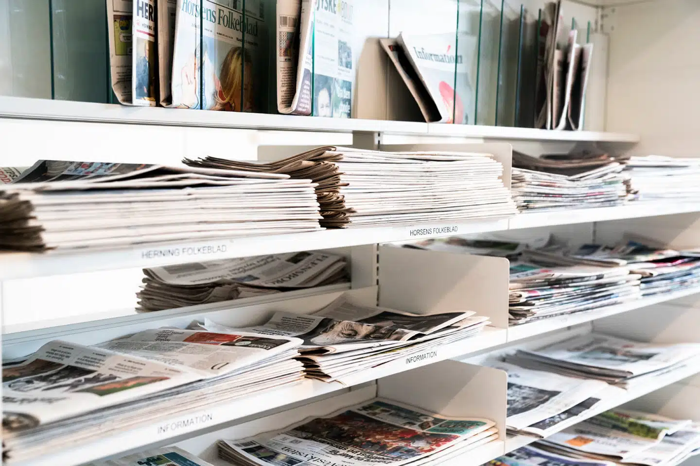 Mediekoncernen JFM nedlægger en stribe af sine lokalaviser i København og lægger dem ind under den lokalavis, der har titlen KøbenhavnLIV. Det skriver en række medier såsom Mediawatch og Ekstra Bladet på baggrund af en meddelelse fra JFM.