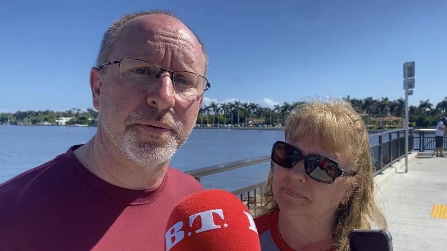 Ægteparret Ward er store Trump-fans og er taget til Mar-a-Lago for at vise, at de støtter eks-præsidenten.