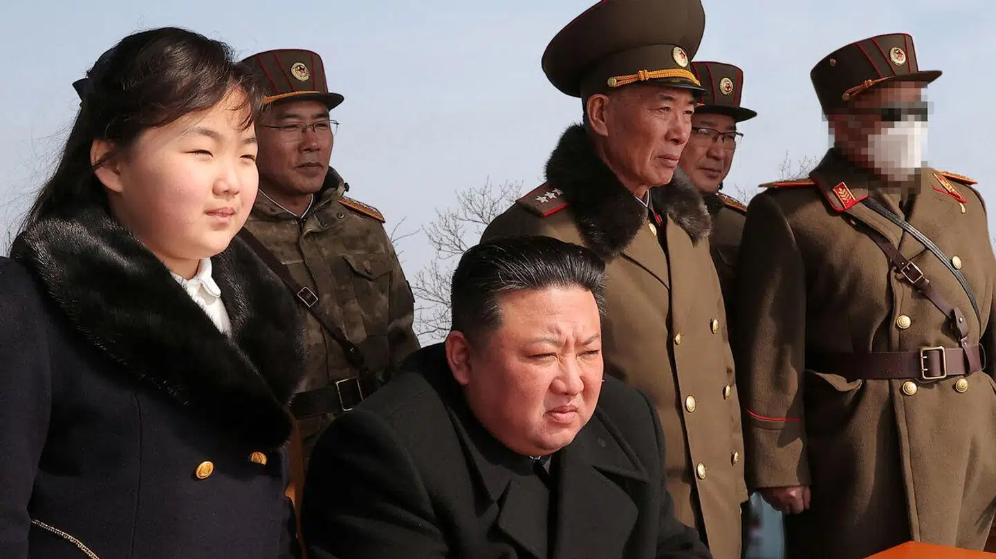 Her ses Nordkoreas leder Kim Jong-un og hans datter Kim Ju-ae.