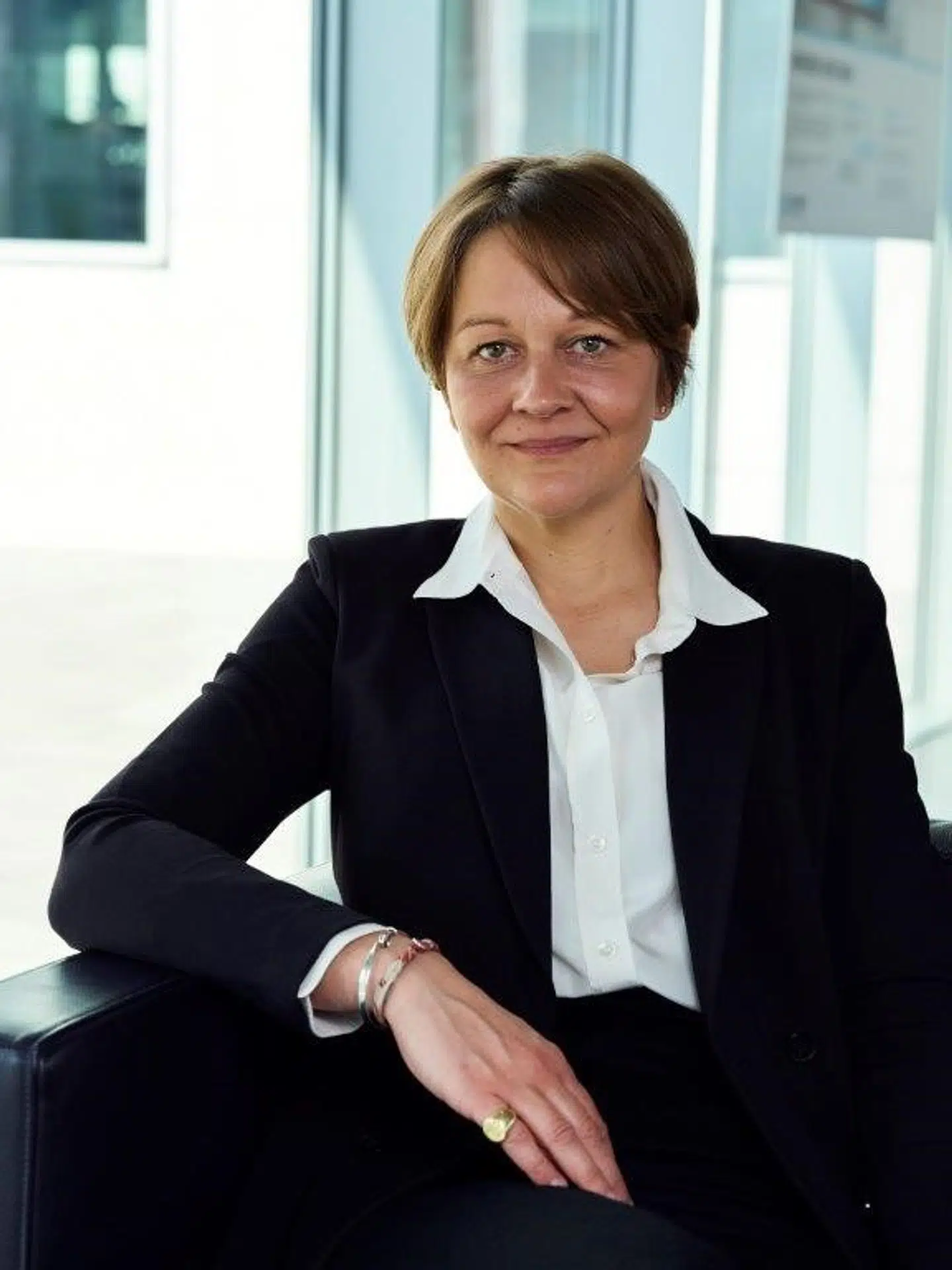 44-årige Louise Münter har 14 års kommunikationserfaringer fra blandt andet A.P. Møller-Mærsk og DONG Energy (nuværende Ørsted). Tidligere har hun også været erhvervsjournalist på Berlingske.