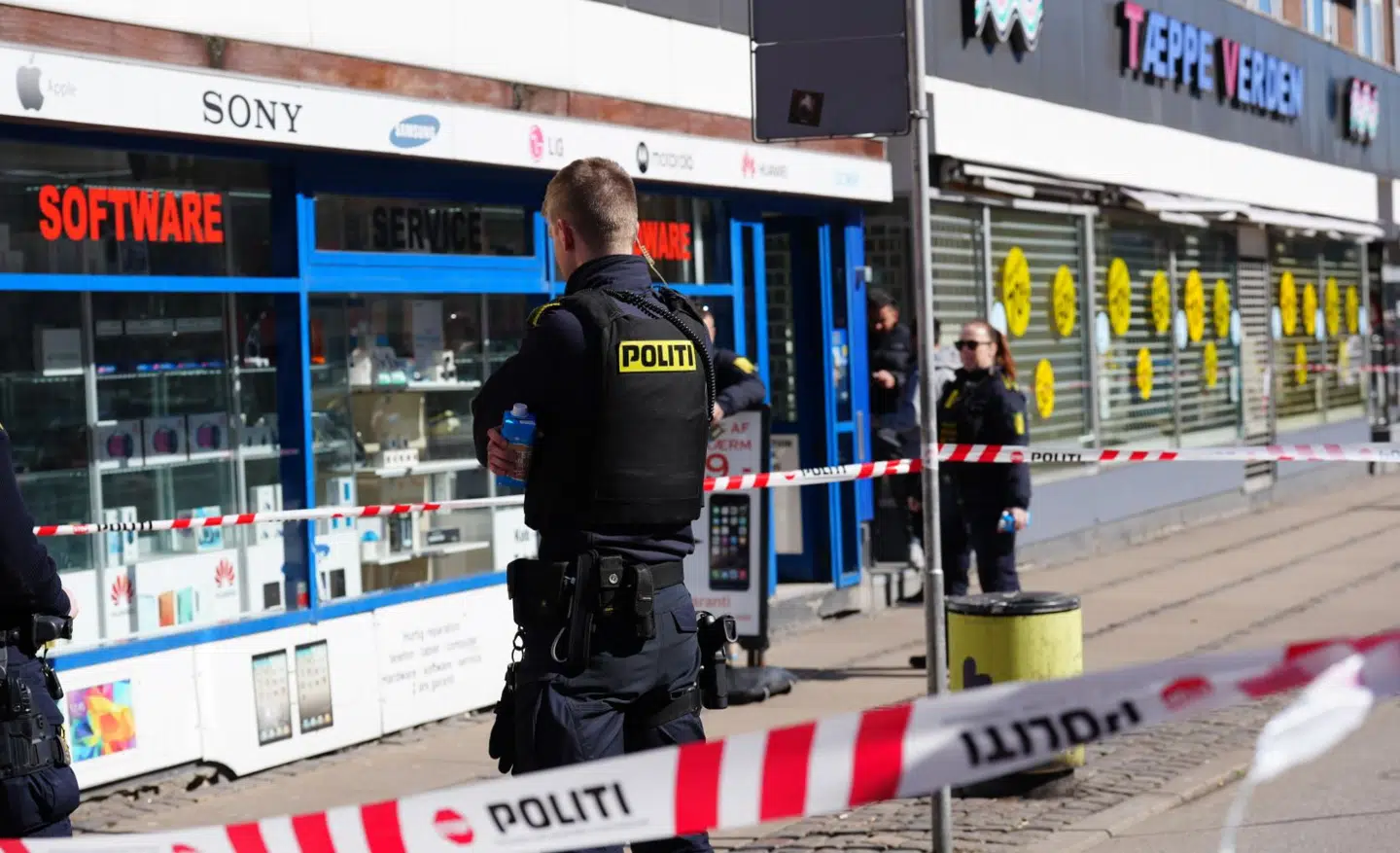 En mindre område blev i kølvandet på knivstikkeriet spærret af på Frederikssundsvej. Foto: Presse-fotos.dk