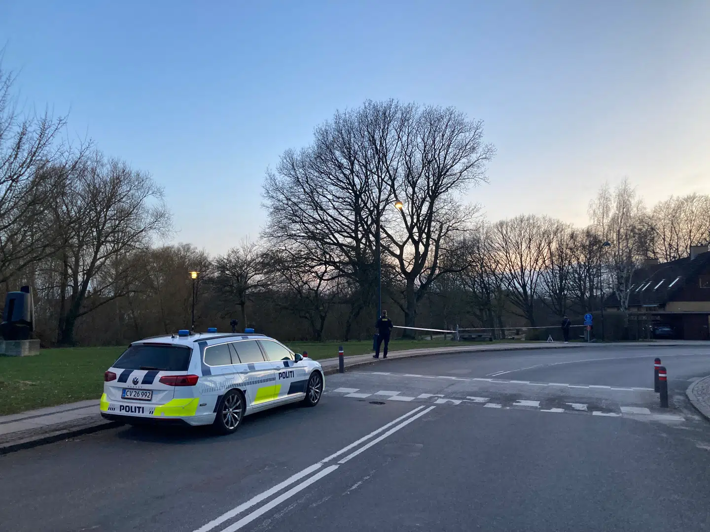 Politiets afspærring ved Nymose Sø i Gentofte. Foto: Morten Høyrup