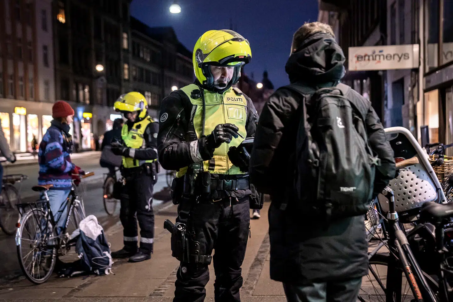 Torsdag den 26. januar 2023 var politiet til stede på Dronning Louises Bro for at standse cyklister uden lys.