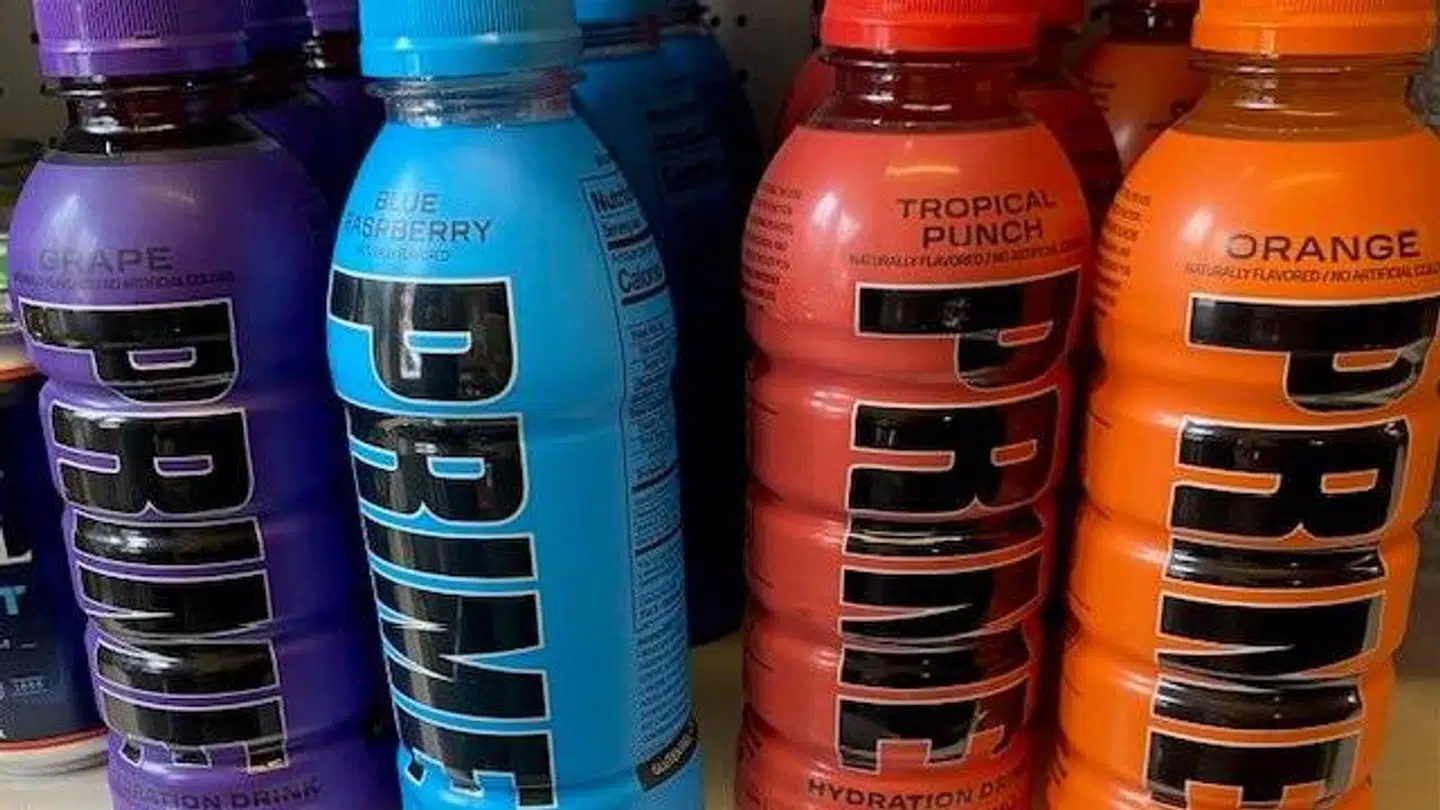 Den populære energidrik Prime bliver solgt ulovligt i Danmark.