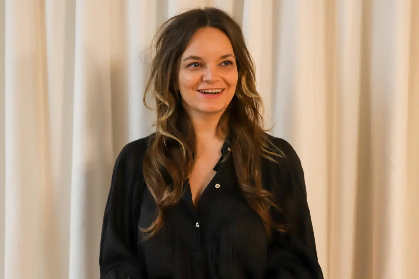 »Fælles for de singler, jeg møder i den daglige praksis, er, at de har et blødende indre barn med sig, der kræver psykologisk tryghed, før de investerer i kærligheden«