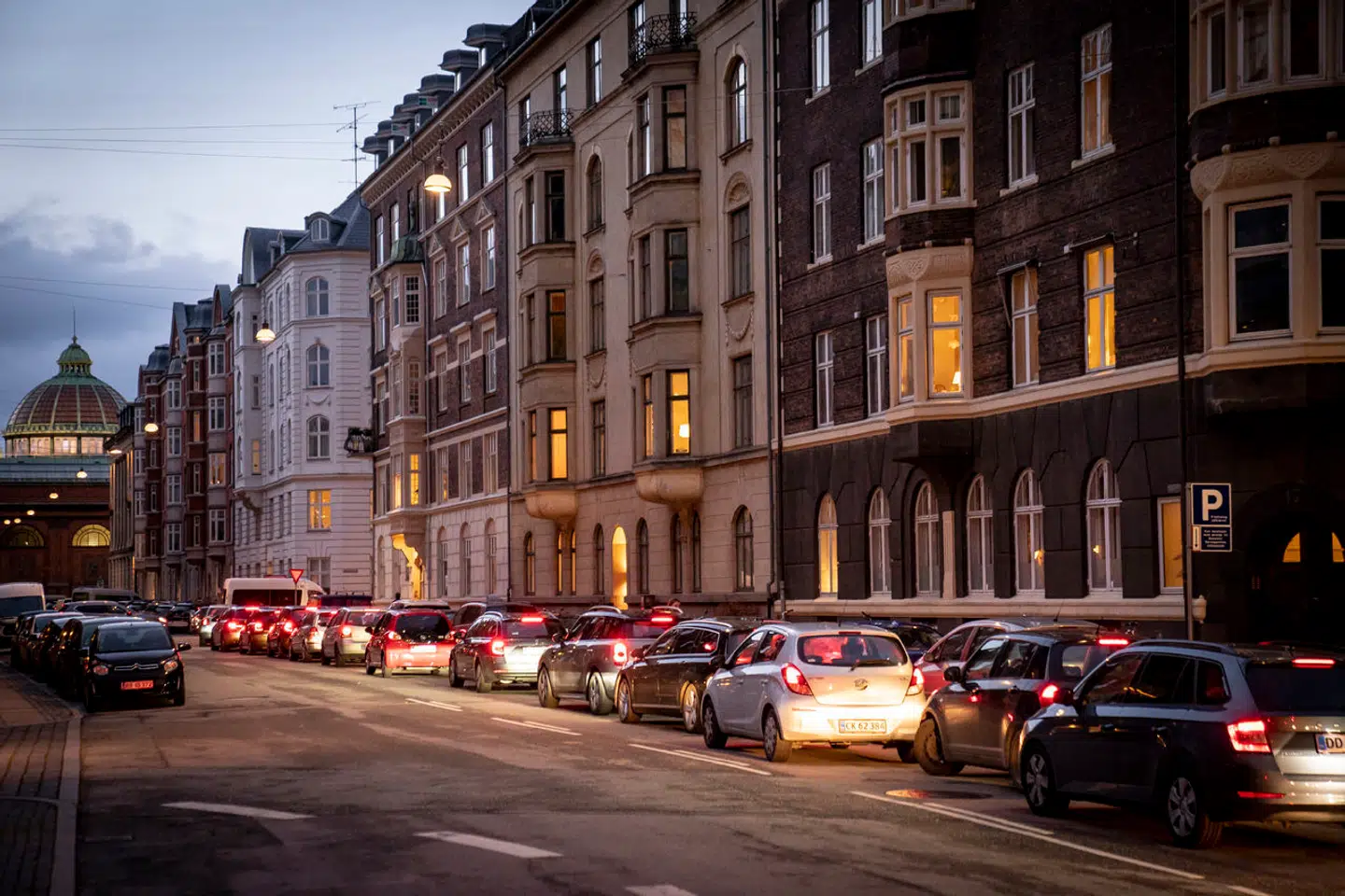 Et politisk flertal blev i 2021 enige om, at det skulle være muligt for kommuner at indføre »nulemissionszoner«, hvor der ikke må køre benzin- og dieselbiler (arkivfoto).