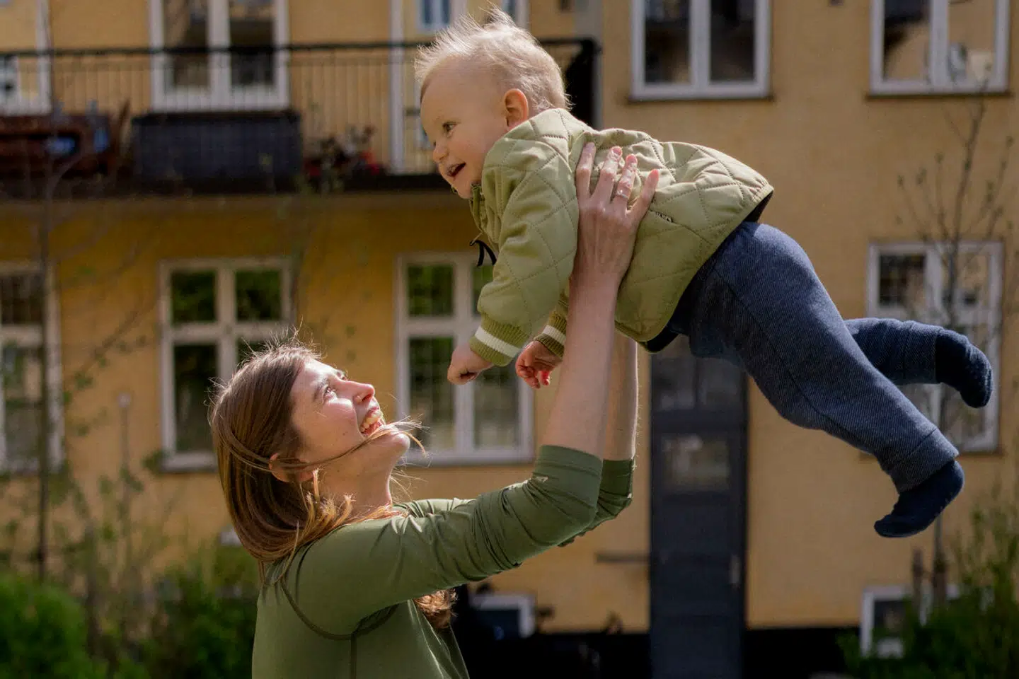 Augusta Beyer Babás søn, Atlas, bliver et år lige om lidt. Han skal ikke gå igennem det samme, som hun har gjort med sin mor. Derfor træner Augusta sin hjerne på livet løs.