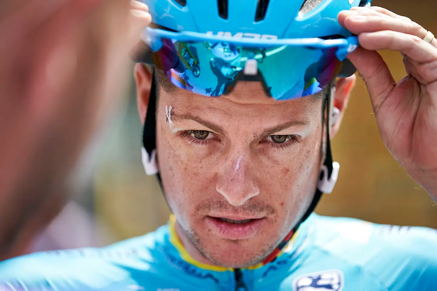 Der venter nogle aførende dage for danske Jakob Fuglsang, der skal ud og hente tid på nogle af sine konkurrenter, hvis målet om en podieplads skal indfries.