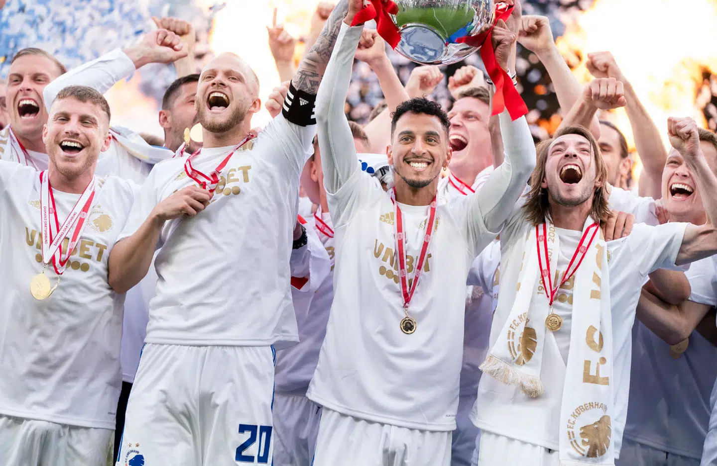Sidste år løb FCK med guldet. Kan de gentage bedriften, eller må de aflevere pokalen til nogle andre? Deltag i konkurrencen nedenfor. (Foto: Liselotte Sabroe/Ritzau Scanpix)