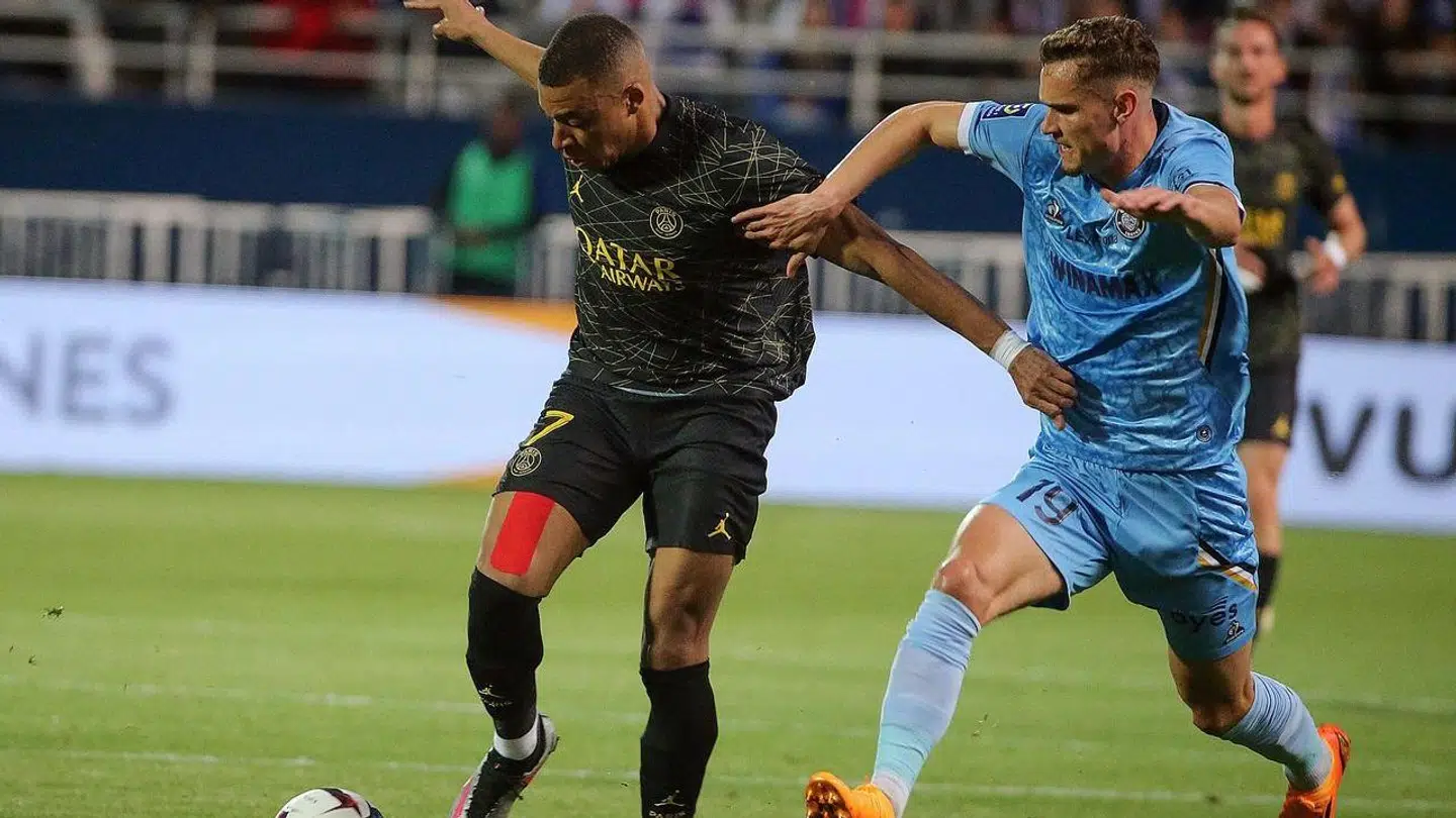 Mbappé og Bruus i duel.