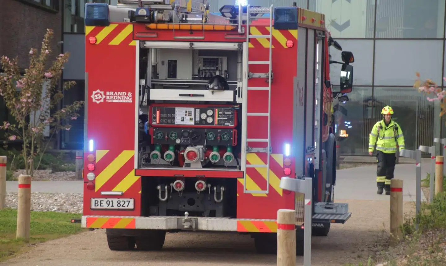 Brandvæsen og politi er til stede på sygehuset RGH Gødstrup, hvor der er meldinger om røgudvikling.