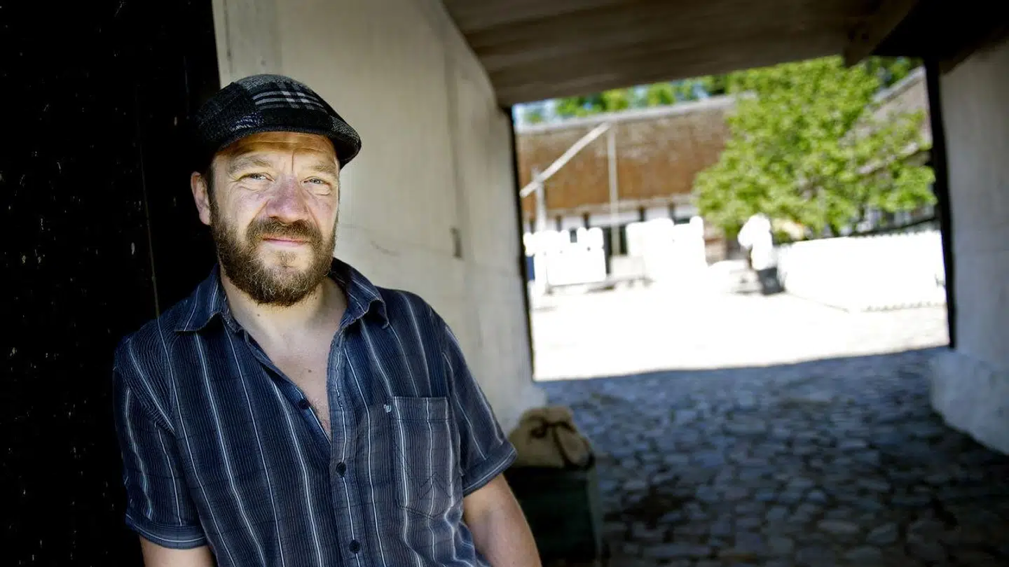 Benjamin Boe Rasmussen, der er formand for dansk skuespillerforbund, fortæller, at det er svært at gøre noget ved problemet med den nuværende lovgivning.