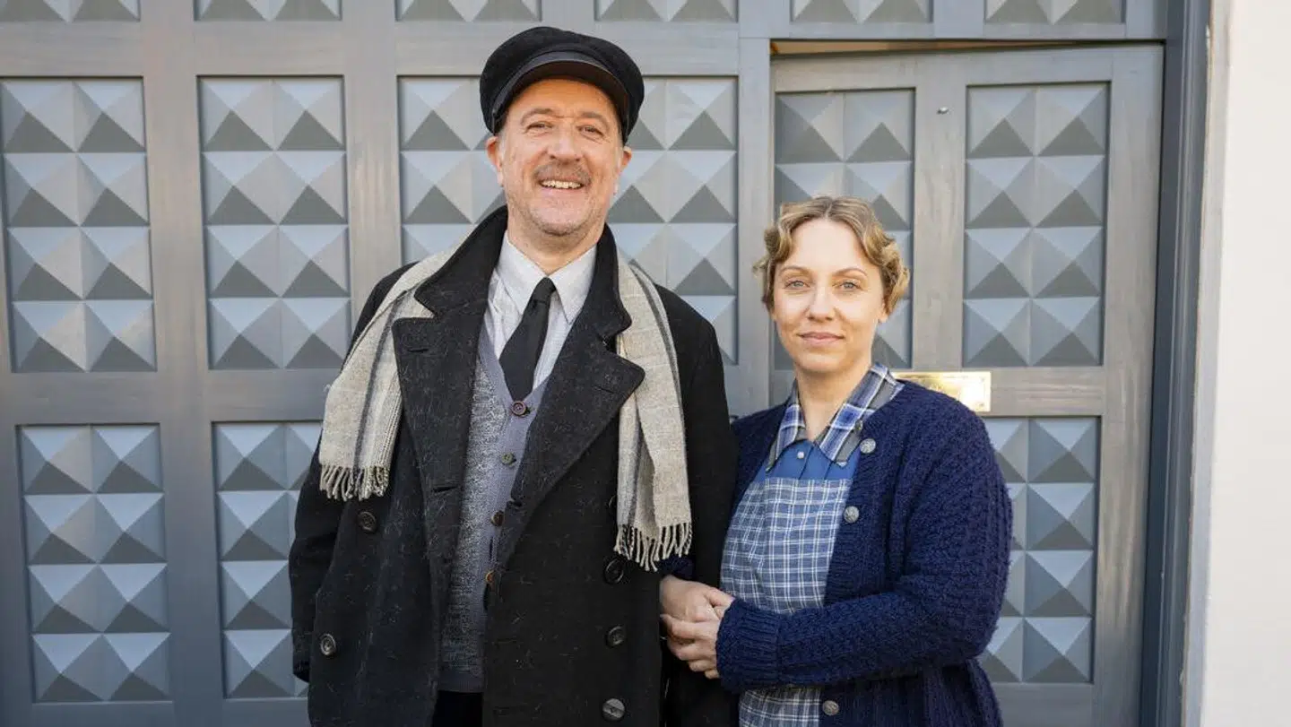 Gordon Kennedy spiller Oluf Larsen. Her står han med Line Krogholm, som spiller Katrine Larsen i 'Matador Musical'.