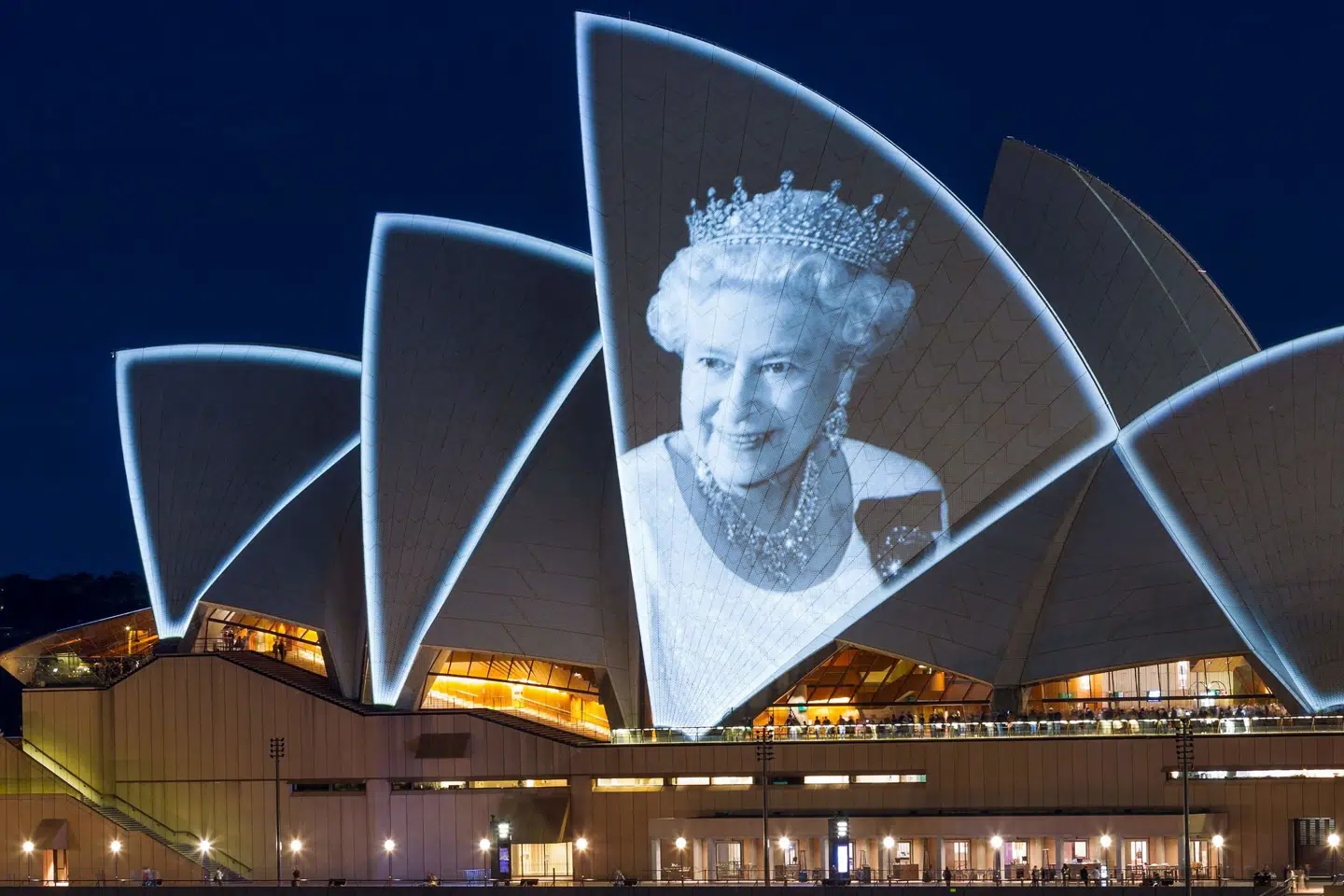 Sådan så Operahuset i Sydney ud 9. september, da dronning Elizabeth døde. Robert Wallace/Ritzau Scanpix