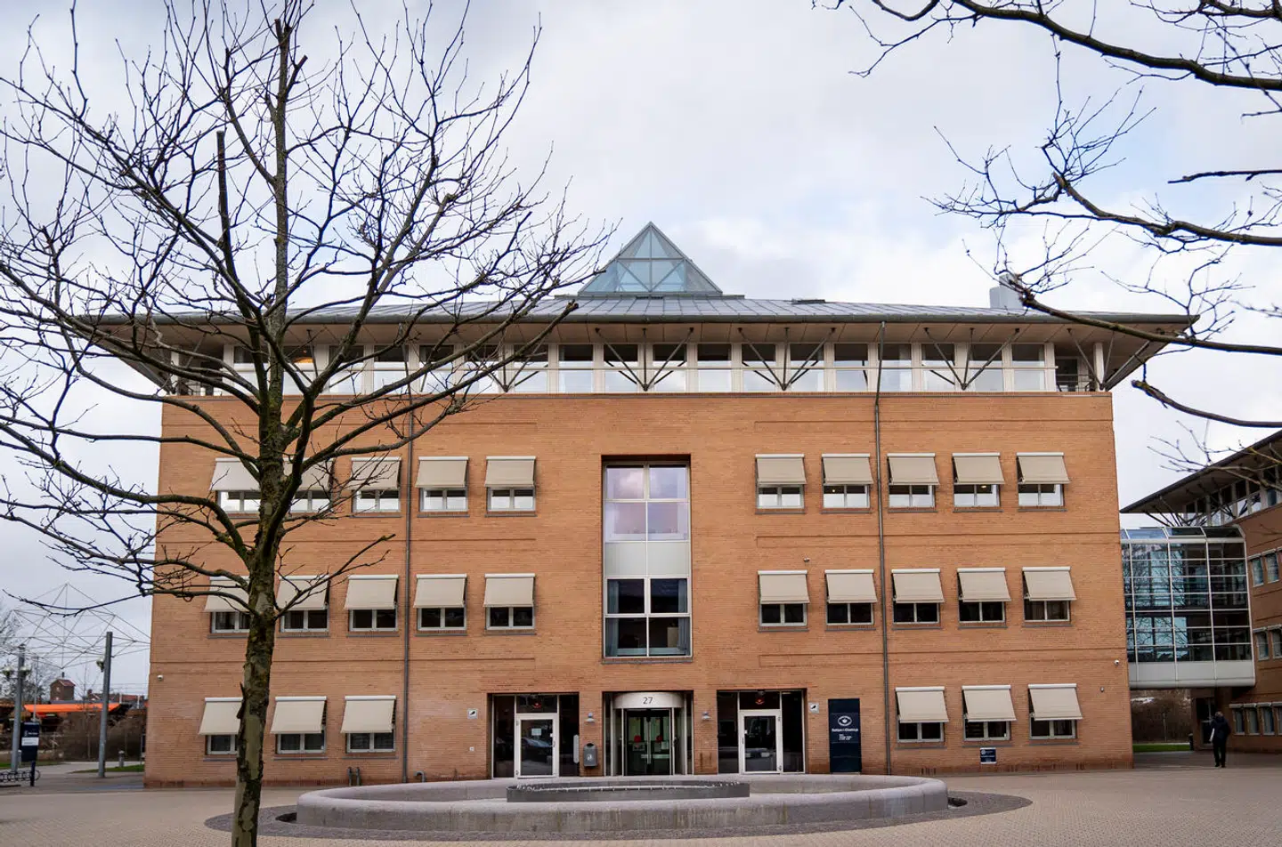 Lægens advokat fik fredag formiddag nedlagt et navneforbud på lægen ved et retsmøde i byretten i Glostrup.