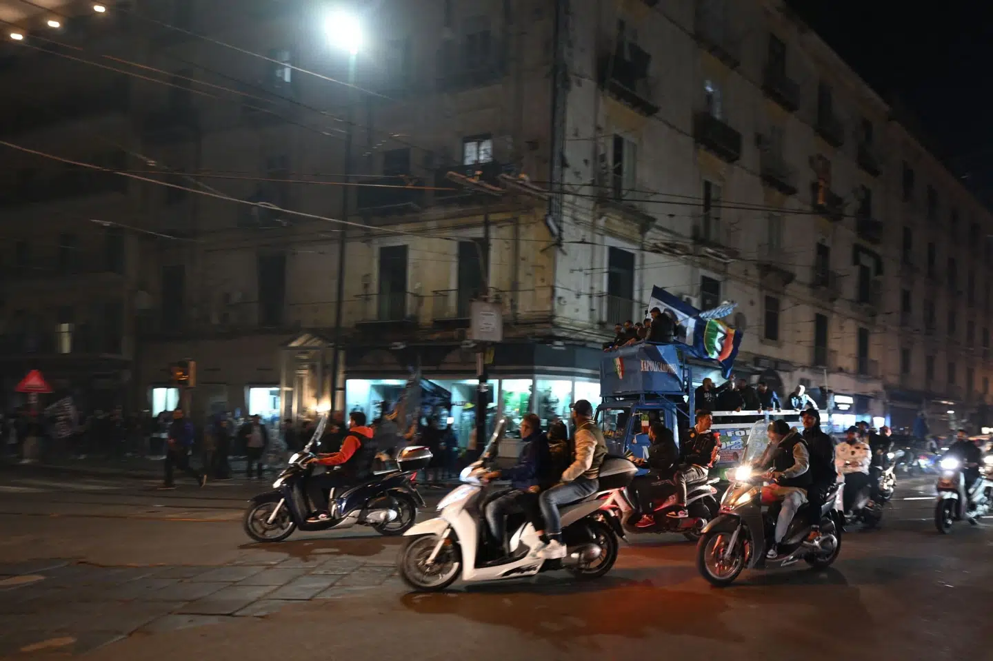 Fans fejrer sejren, efter at Napoli har vundet det italienske mesterskab. Det skete torsdag aften efter uafgjort mod Udinese. Filippo Monteforte/Ritzau Scanpix
