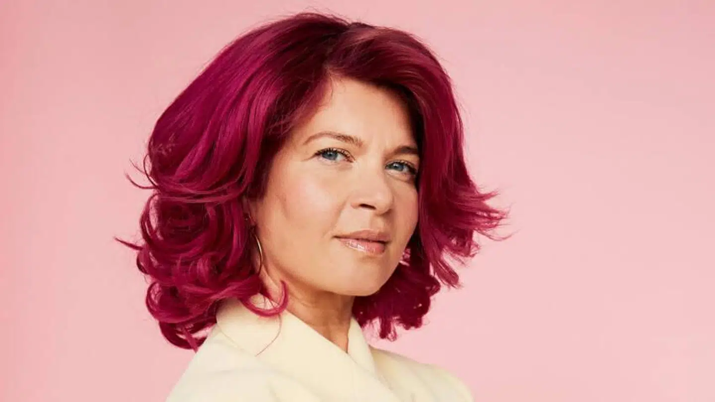 Sara Bro er vært på 'Sara og Monopolet'.