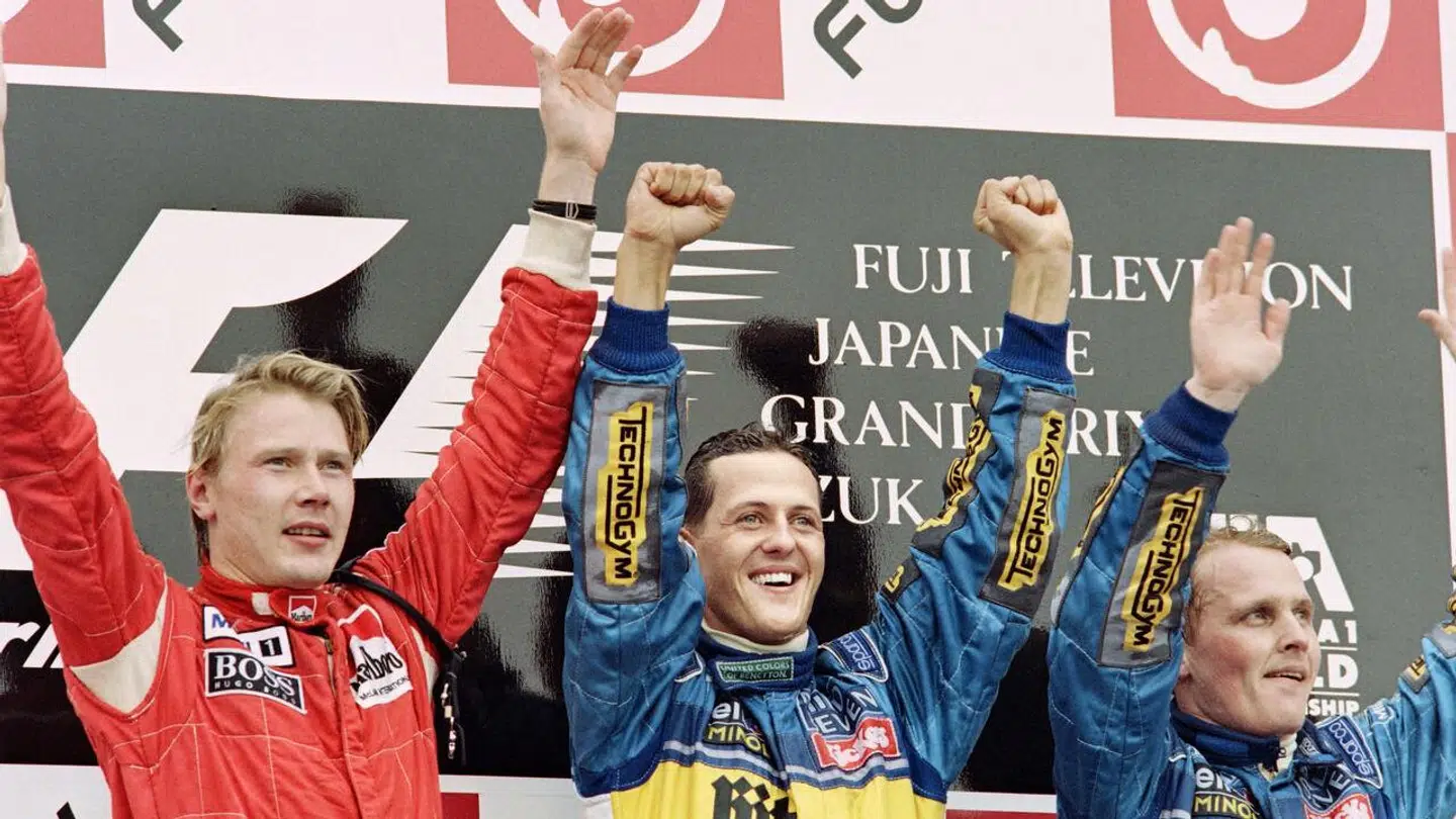 Michael Schumacher (i midten) sammen Johnny Herbert (til højre) kørte sammen på Benetton-teamet mellem 1994 og 1995.