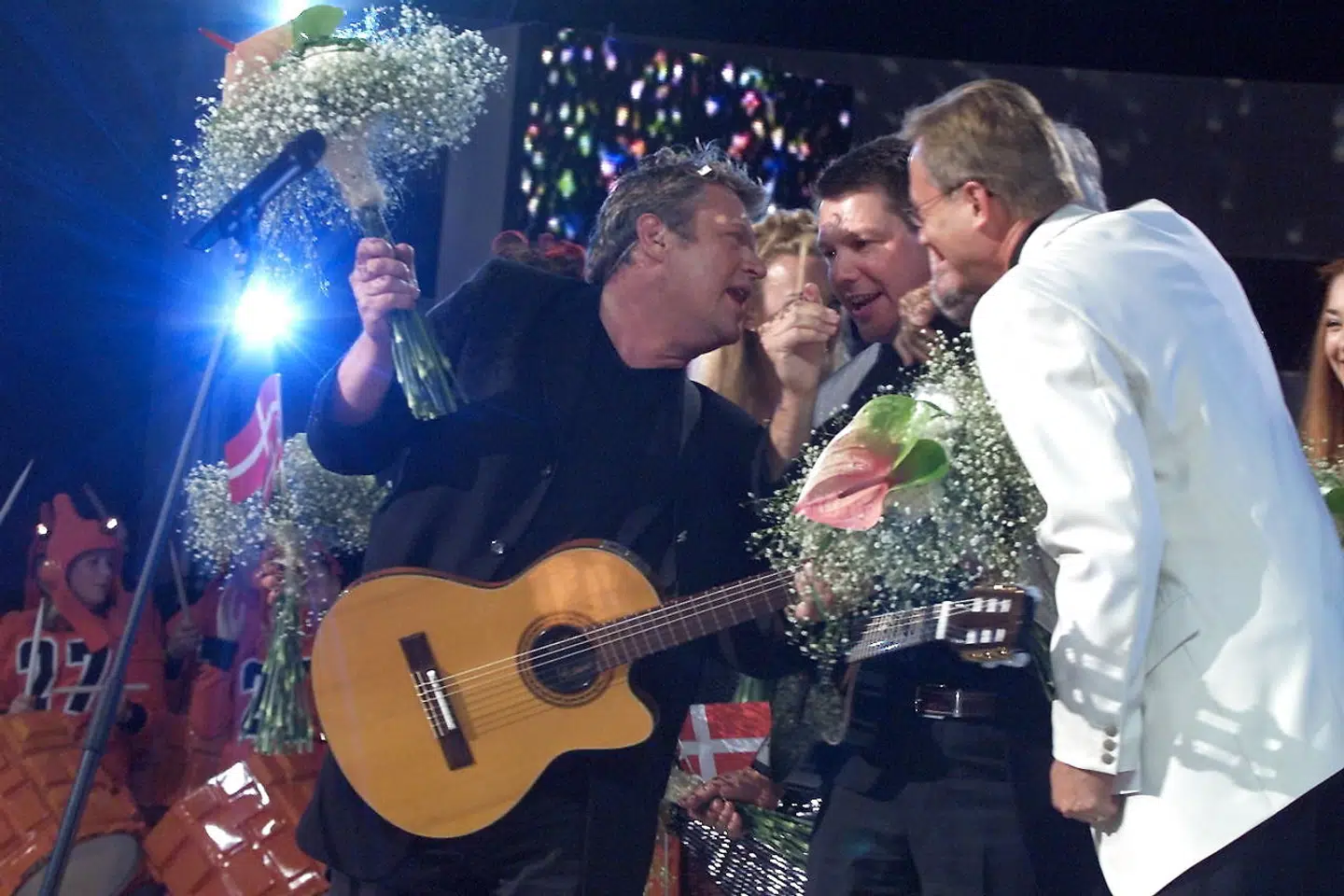 Brødrene Olsen vandt Det Internationale Melodi Grand Prix 2000 i Stockholm. Her jubler de sammen med Morten Carlsson, redaktør i DR's Underholdningsafdeling og konferencier Keld Heick.