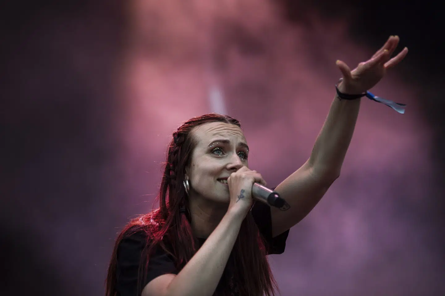 - Dette bliver mit første show i år, og jeg glæder mig helt vildt til at skyde sæsonen og sommeren i gang på Plænen!, siger Mø om sin kommende koncert i Tivoli. (Arkivfoto). Helle Arensbak/Ritzau Scanpix