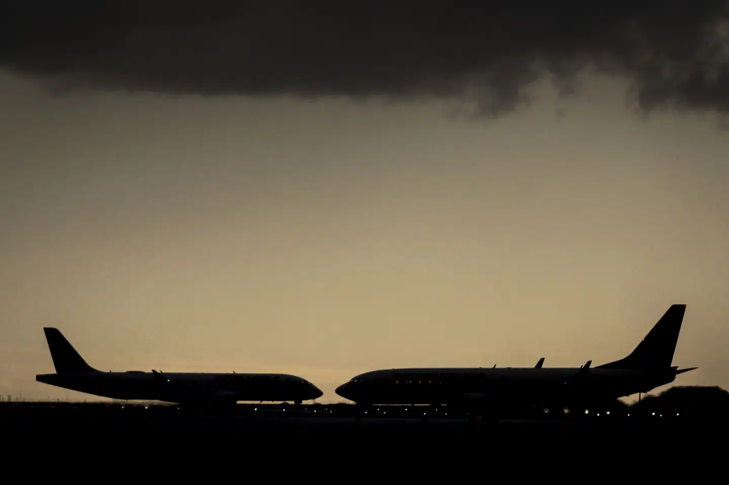 En række læger er tiltalt for at have foretaget helbredsundersøgelser og udstedt flyvetilladelser til piloter, selv om de manglede den fornødne autorisation. (Arkivfoto). Mads Claus Rasmussen/Ritzau Scanpix