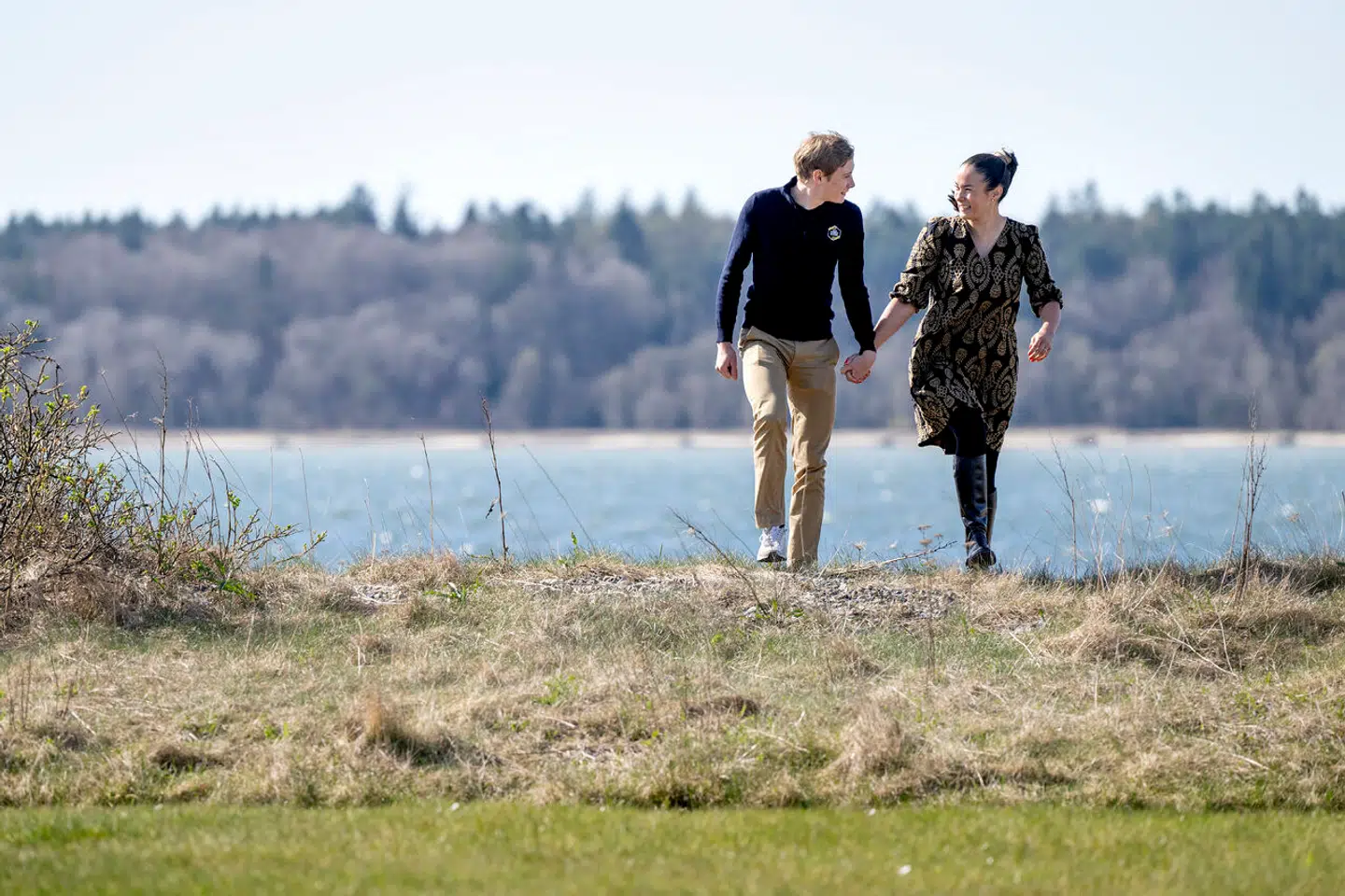 Jonas Vingegaard sammen med kæresten, Trine Marie Hansen, i Glyngøre.