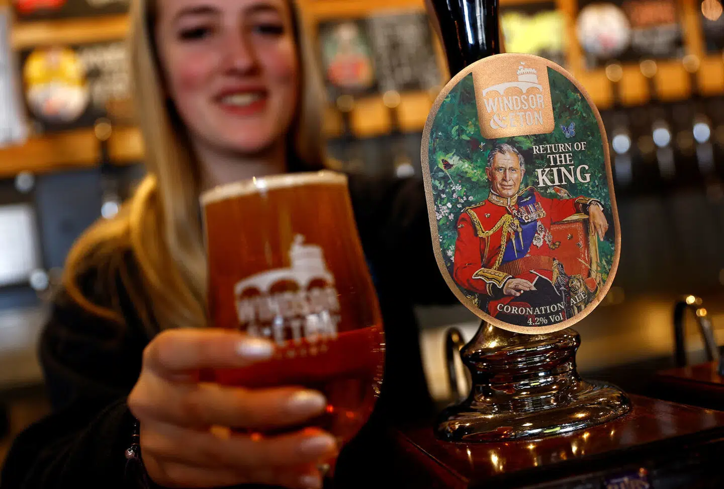 Der er også lavet coronation ale til kroningen af Charles III. Her er det 'Return Of The King' fra bryggeriet Windsor and Eton Brewery.