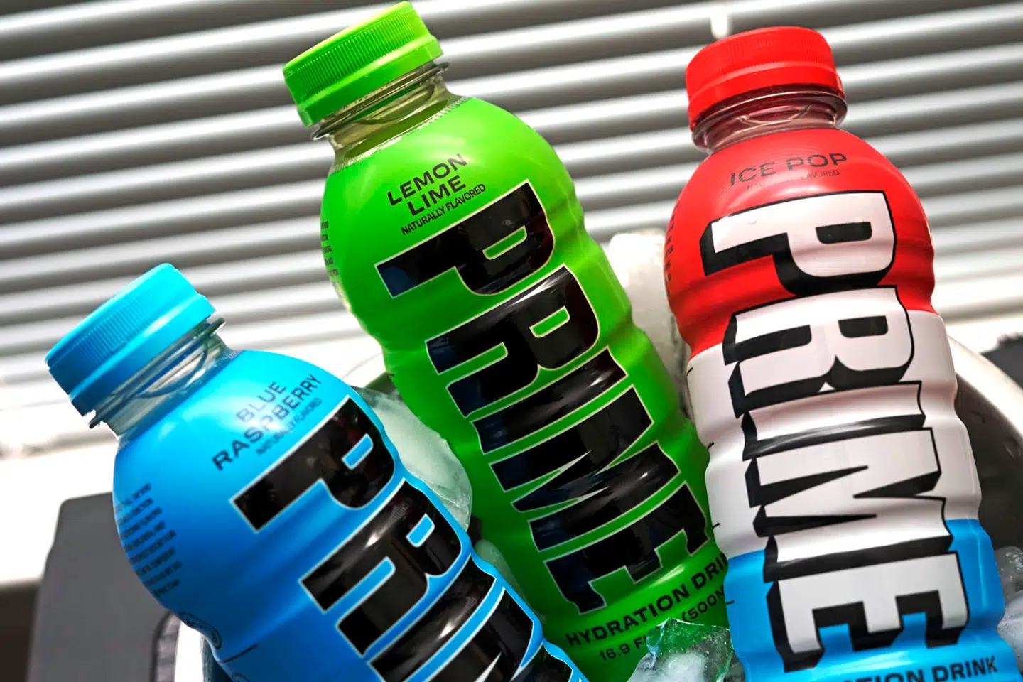 Det er disse energidrikke, der får alverdens børn og unge til at gå amok for tiden.