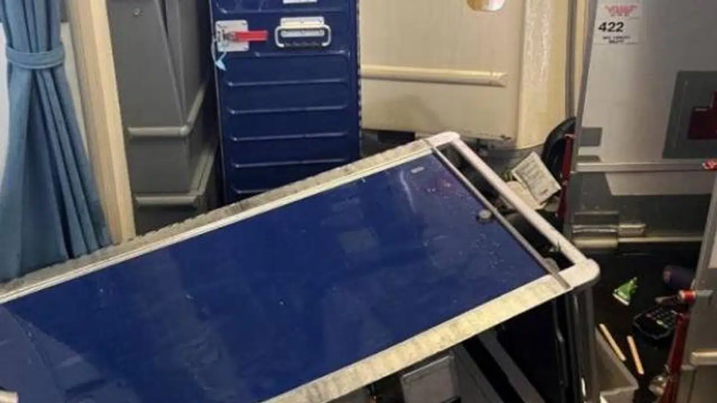 En af de kabineansatte tog et billede, efter rystelserne var stilnet af.